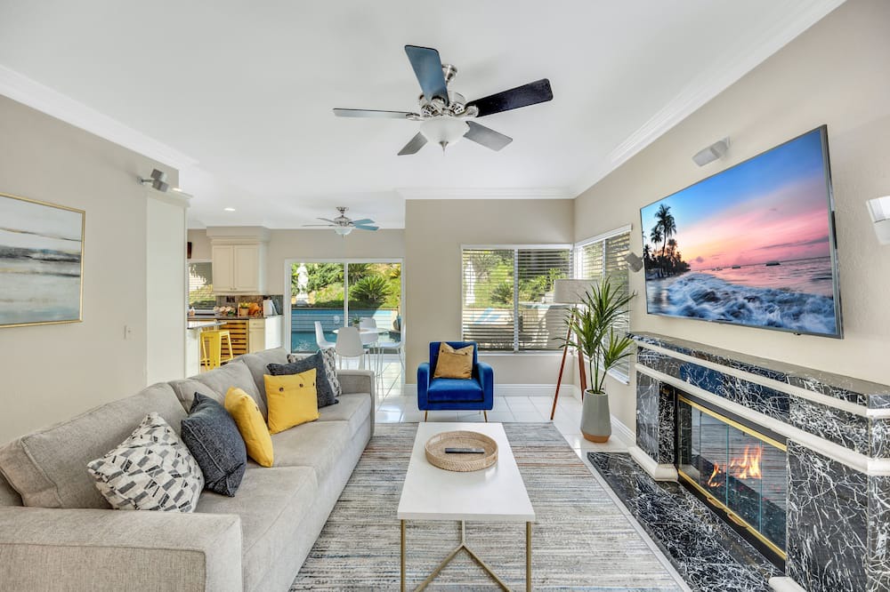 Photo of Livingroom in Corona