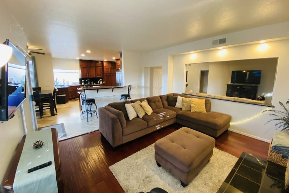 Photo of Livingroom in Fountain Valley