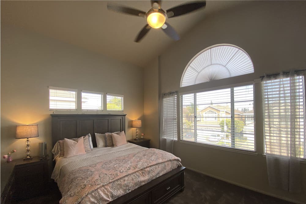 Photo of Bedroom in Fountain Valley
