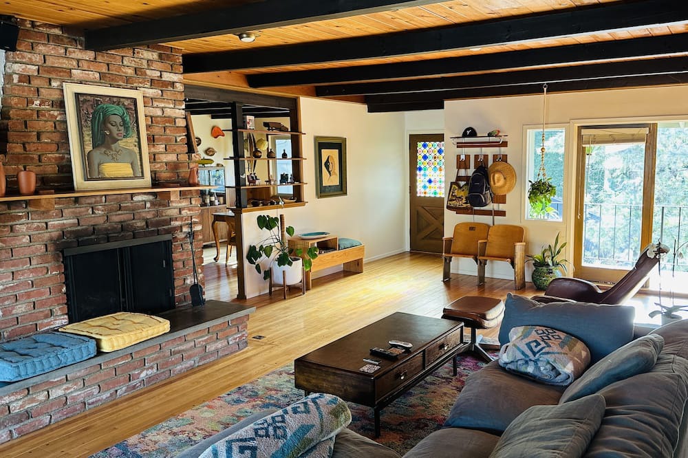 Photo of Livingroom in Eagle Rock
