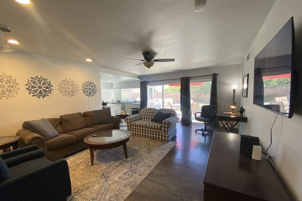 Photo of Livingroom in Simi Valley