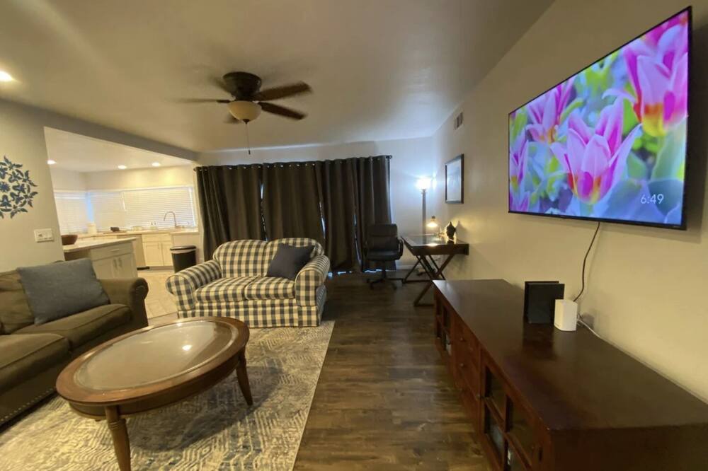 Photo of Livingroom in Simi Valley