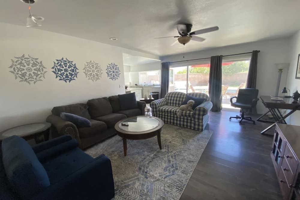 Photo of Livingroom in Simi Valley