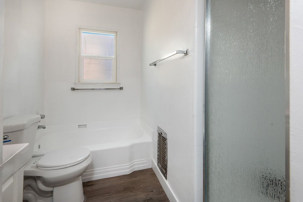Photo of Bathroom in Carthay Circle