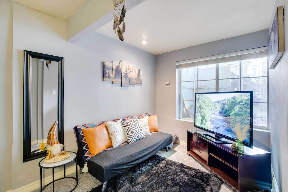 Photo of Livingroom in Crestline
