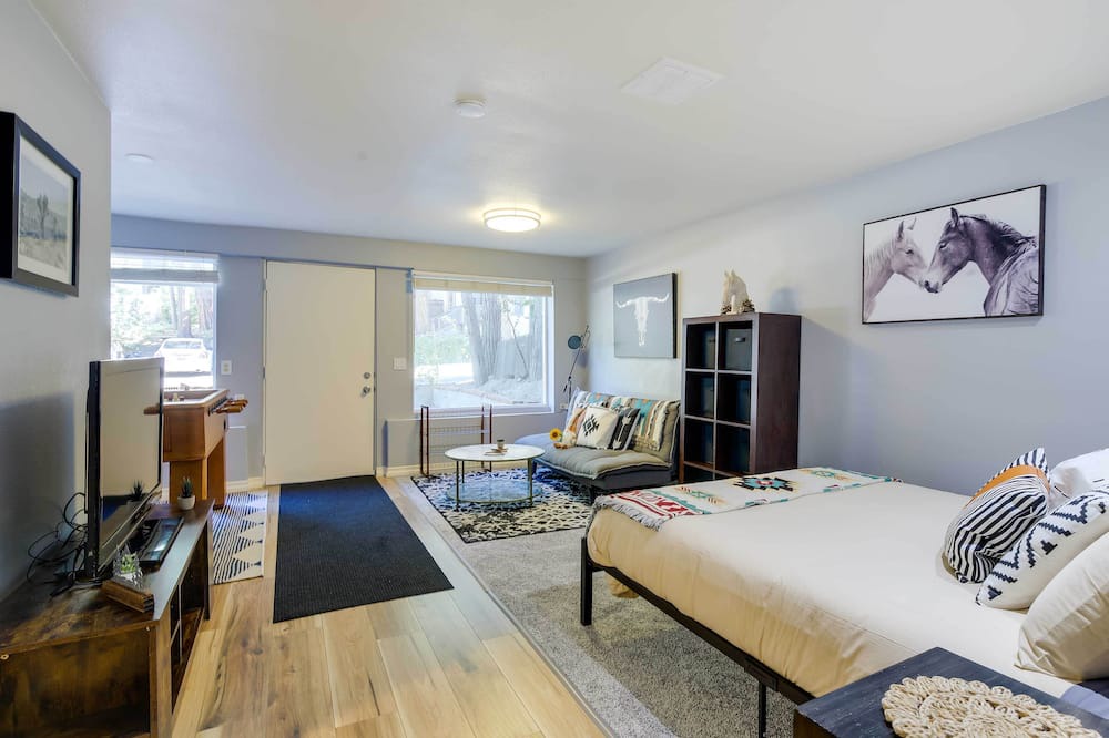 Photo of Bedroom in Crestline