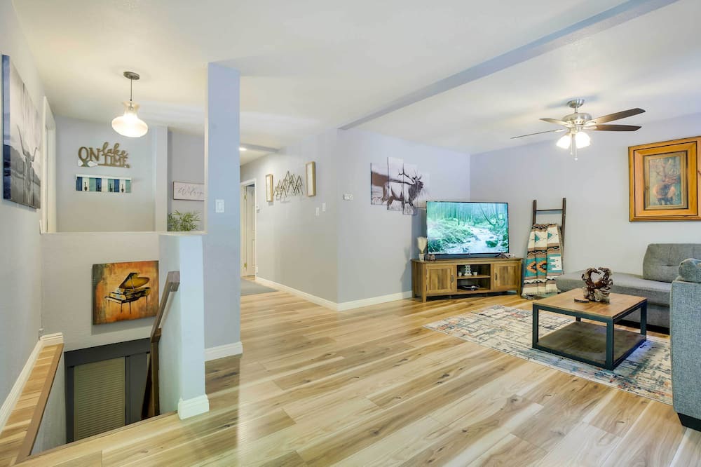 Photo of Livingroom in Crestline