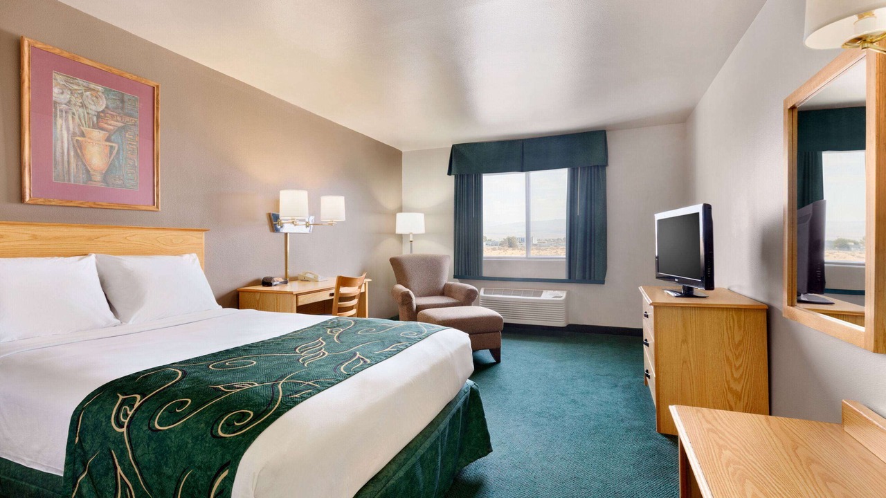 Photo of Bedroom in Daggett