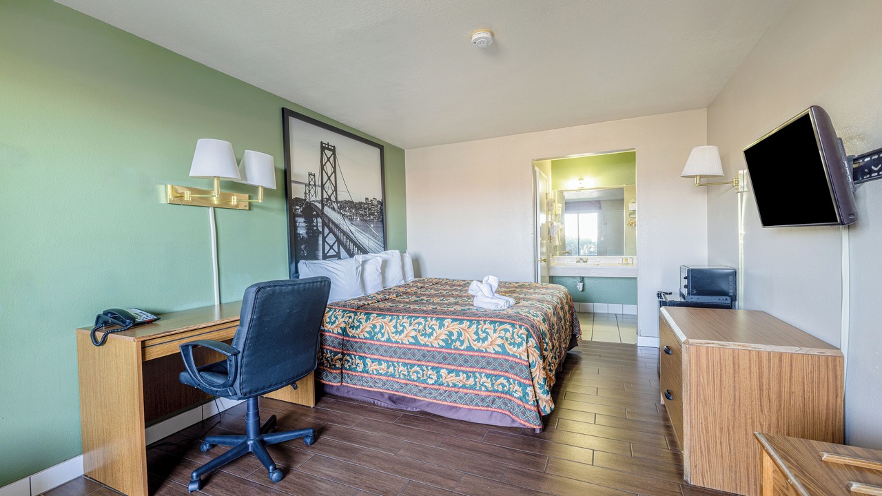 Photo of Bedroom in Barstow