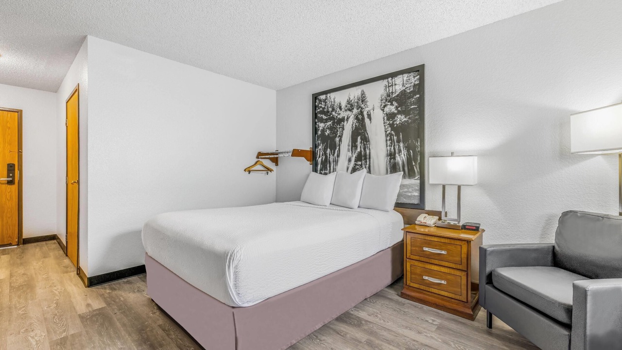 Photo of Bedroom in Pacific