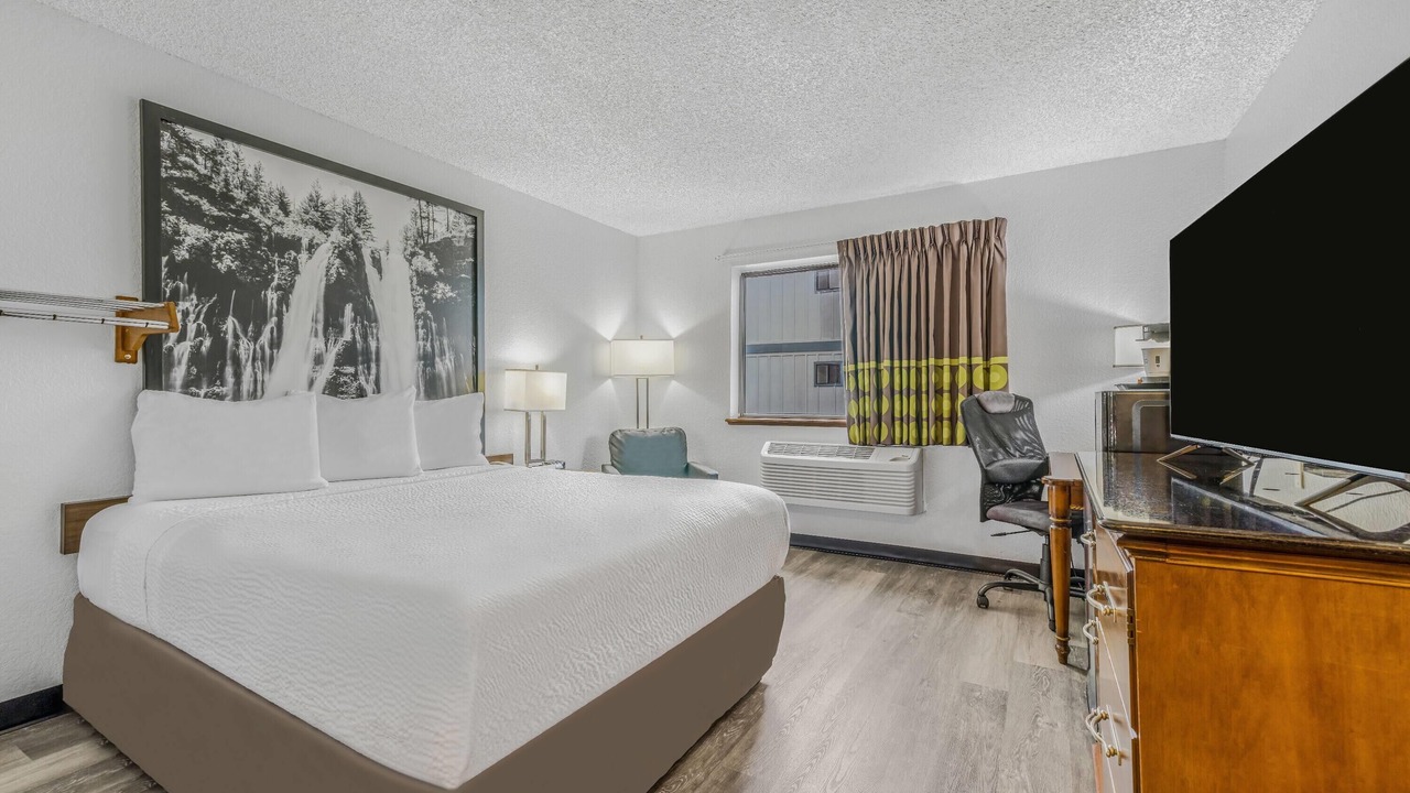 Photo of Bedroom in Pacific