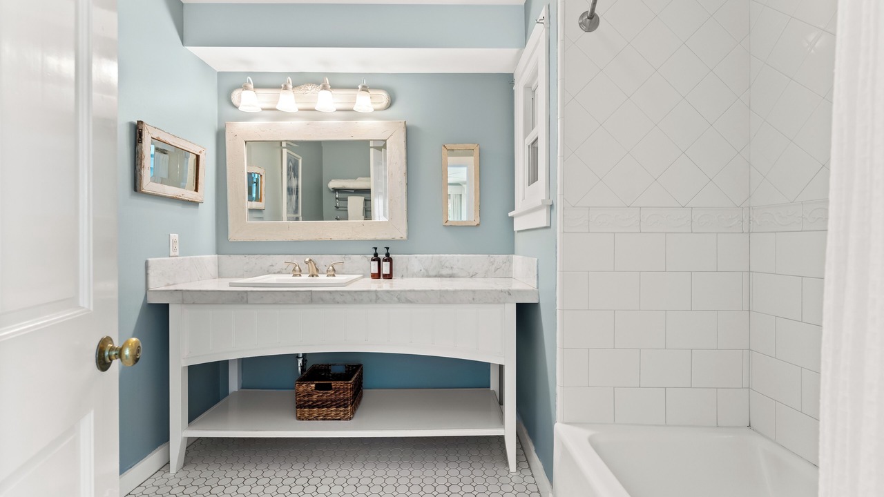 Photo of Bathroom in Santa Monica Canyon