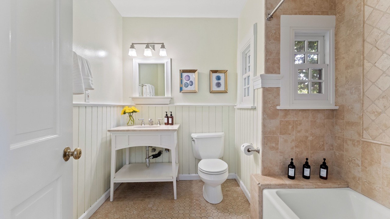 Photo of Bathroom in Santa Monica Canyon