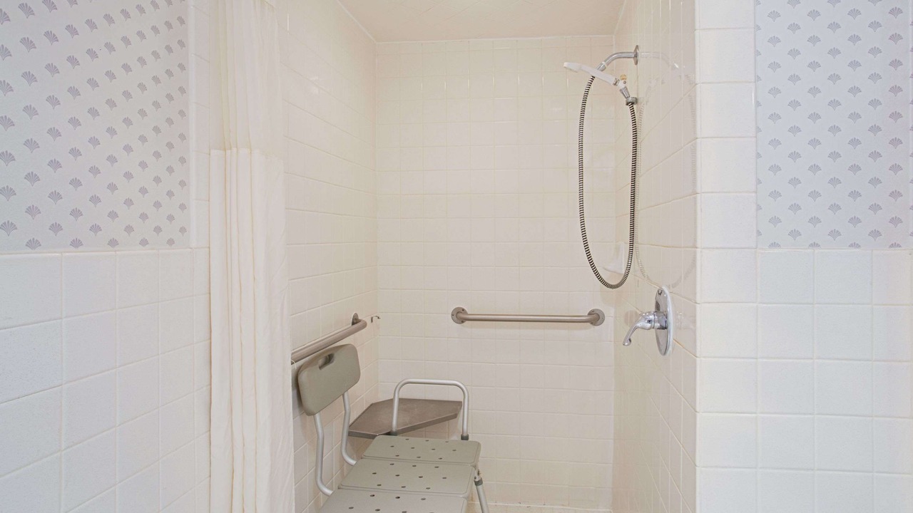 Photo of Bathroom in Oroville