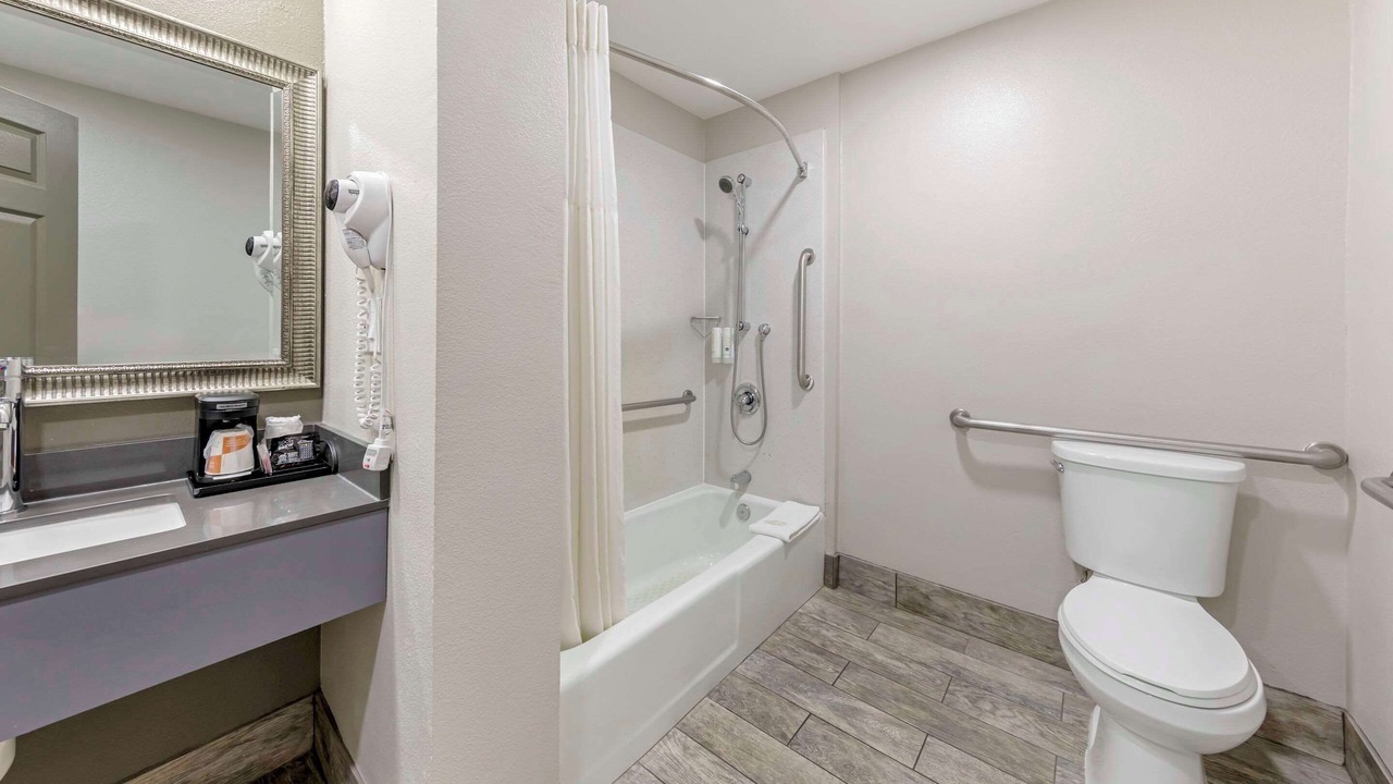 Photo of Bedroom in Kettleman City