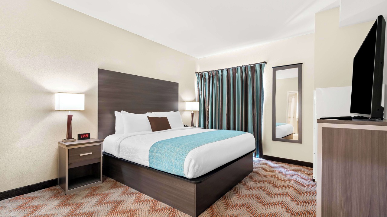 Photo of Bedroom in Lake Forest