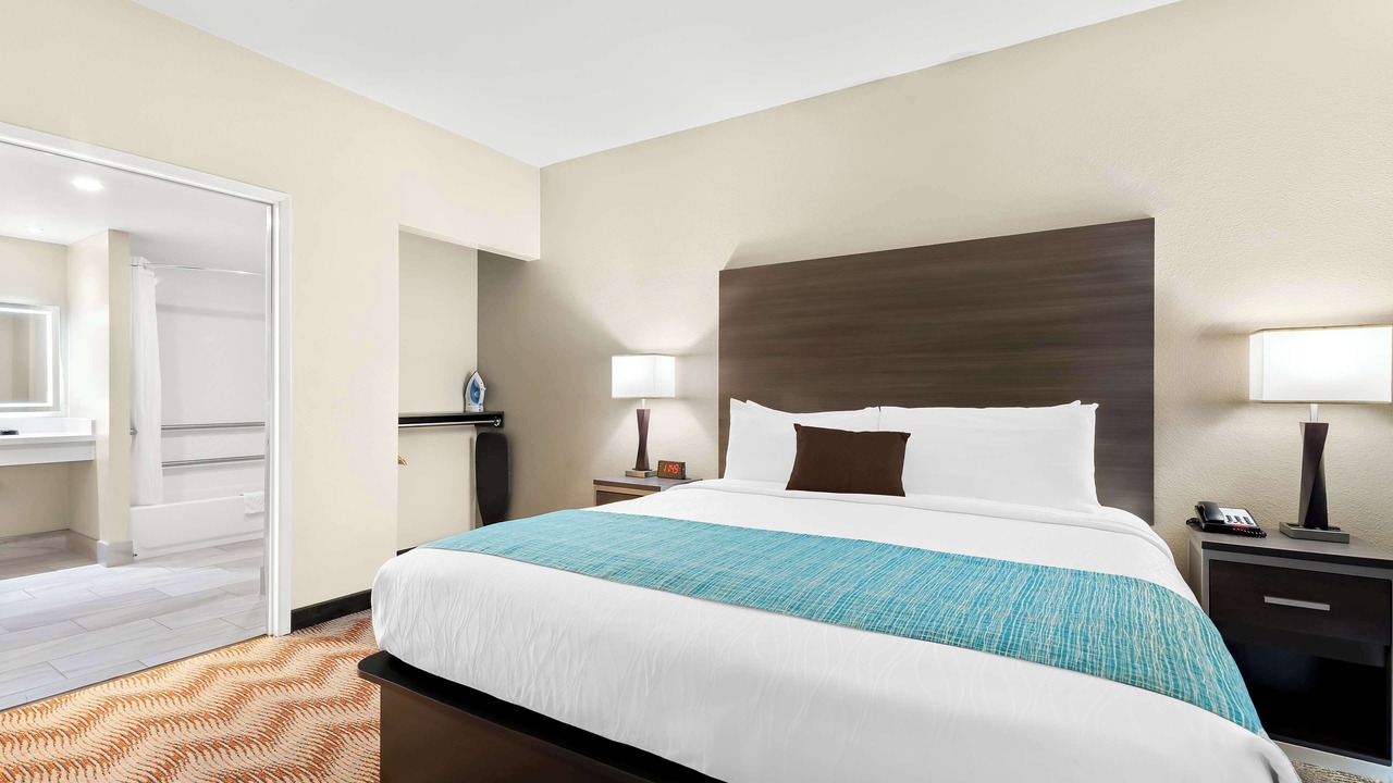 Photo of Bedroom in Lake Forest
