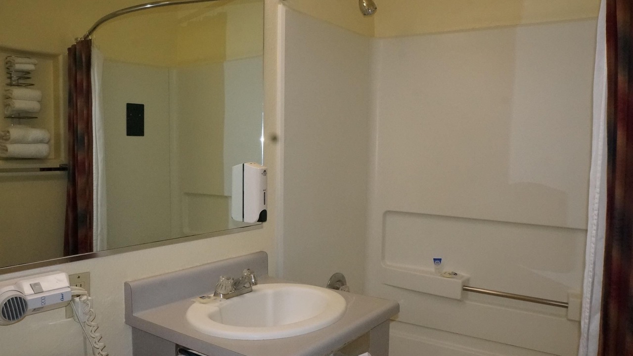 Photo of Bathroom in Oroville