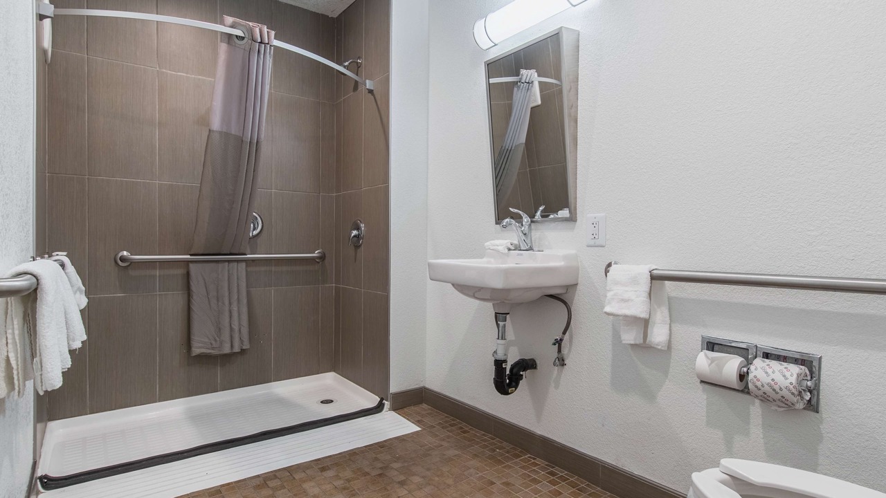 Photo of Bathroom in Oleander - Sunset
