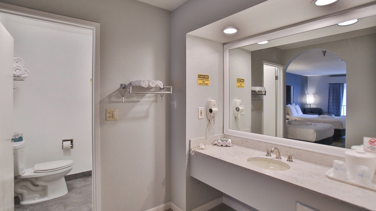 Photo of Bathroom in Garfield