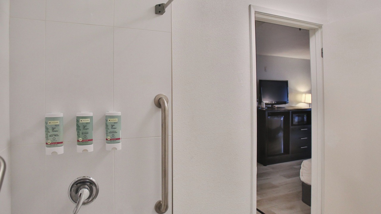 Photo of Bathroom in Garfield