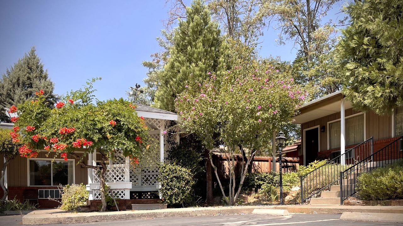 Photo of Buildings in Mariposa