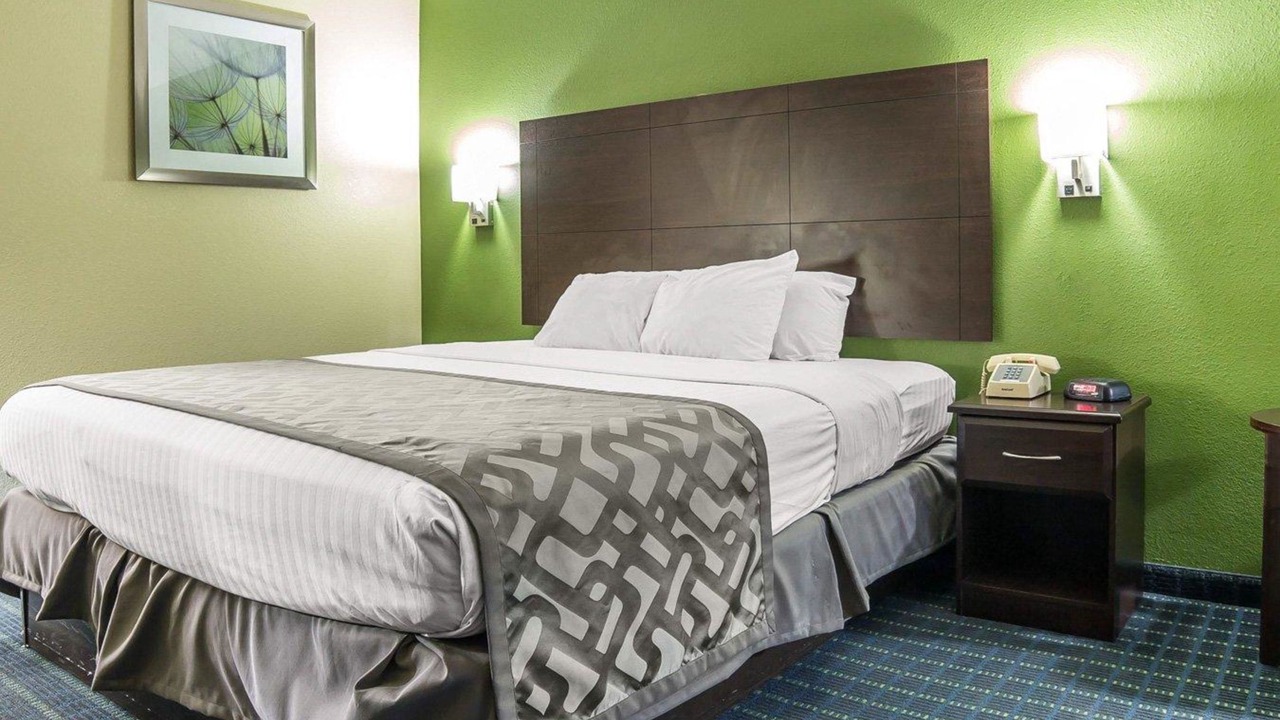 Photo of Bedroom in Needles