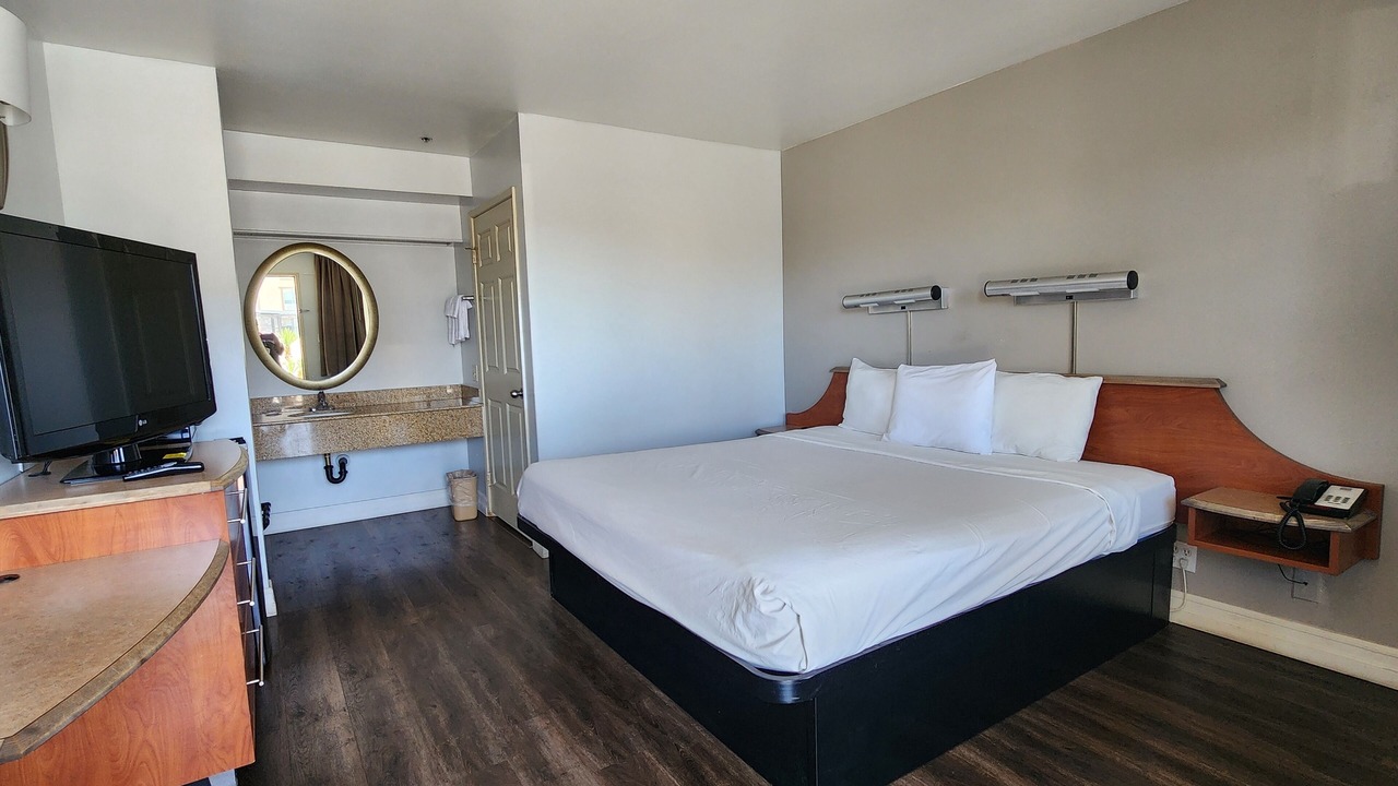 Photo of Bedroom in Barstow