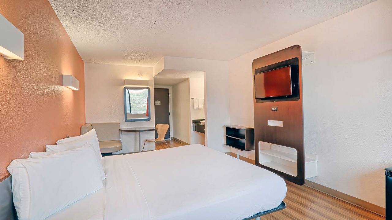 Photo of Bedroom in Inglewood