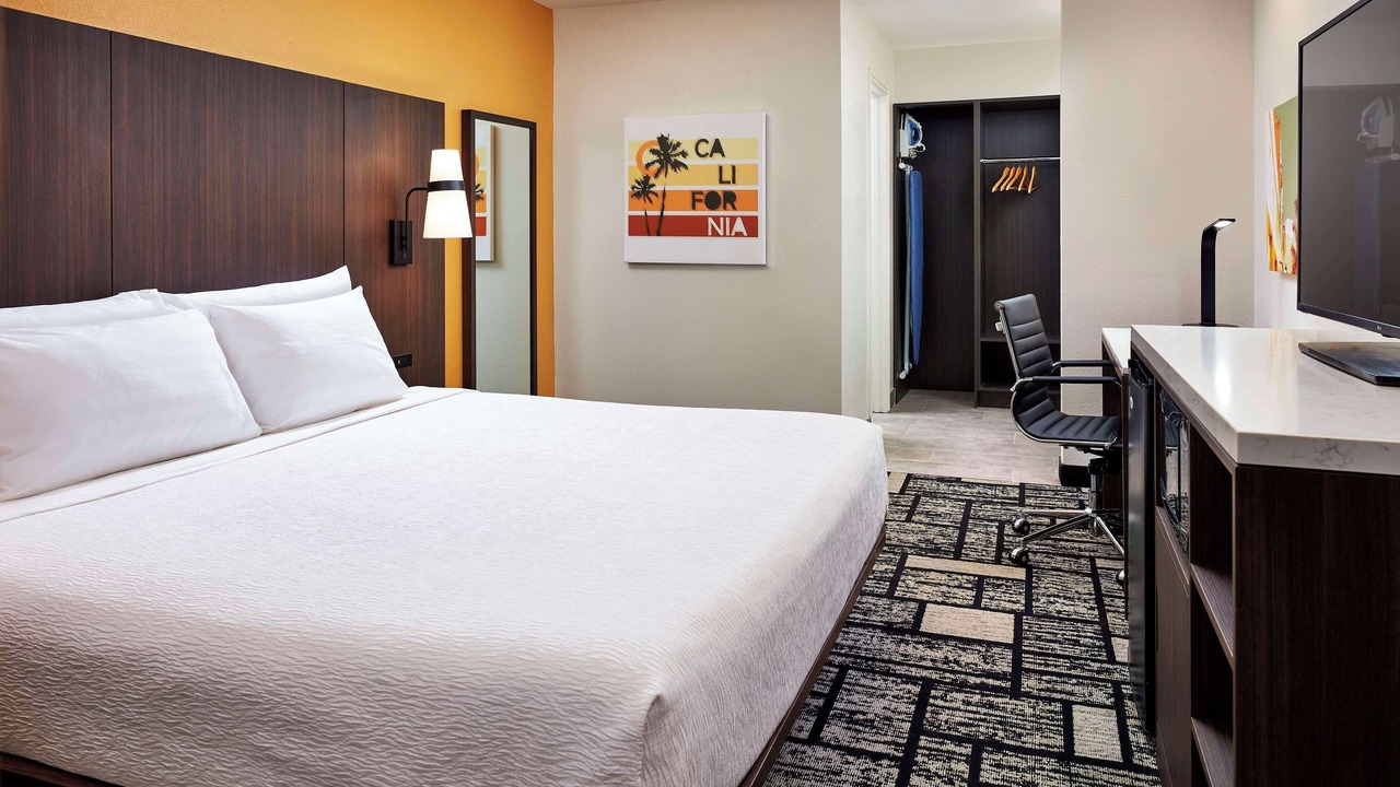 Photo of Bedroom in Orange