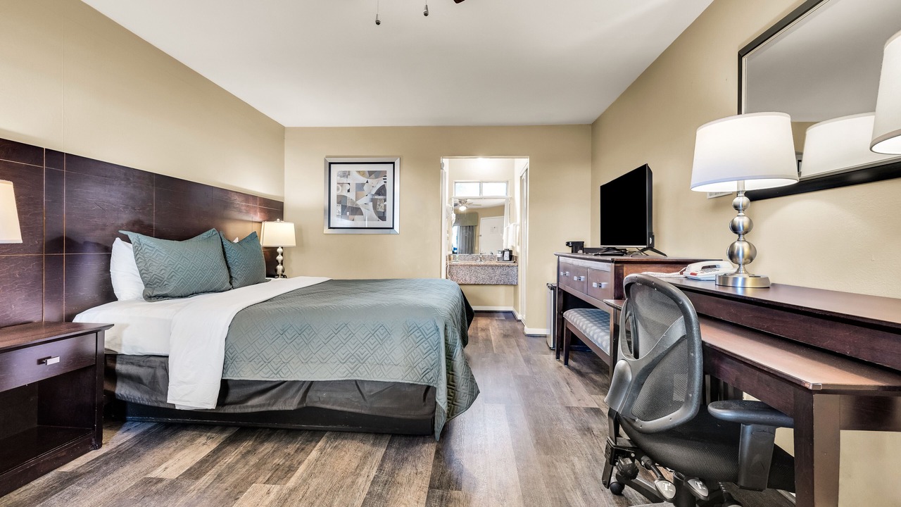Photo of Bedroom in North Fremont Street