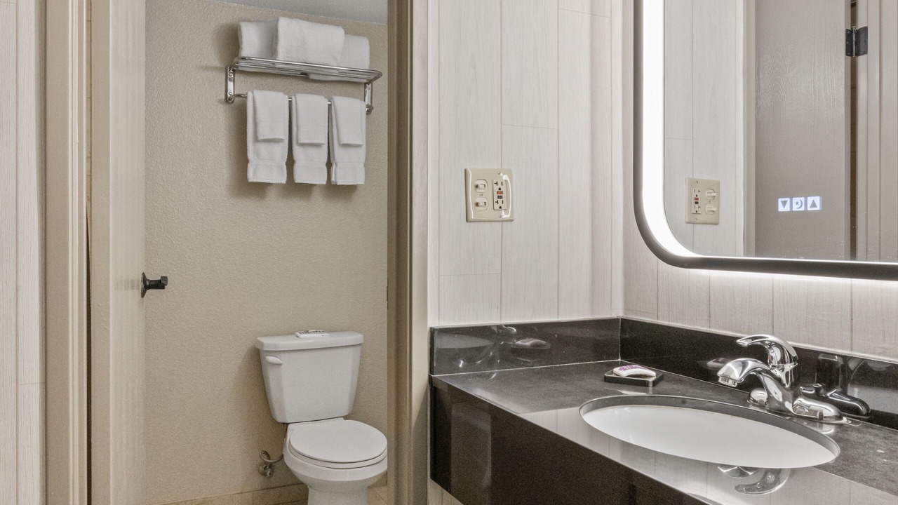 Photo of Bathroom in Northwest Anaheim