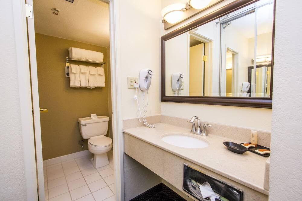 Photo of Bathroom in Northwest Anaheim
