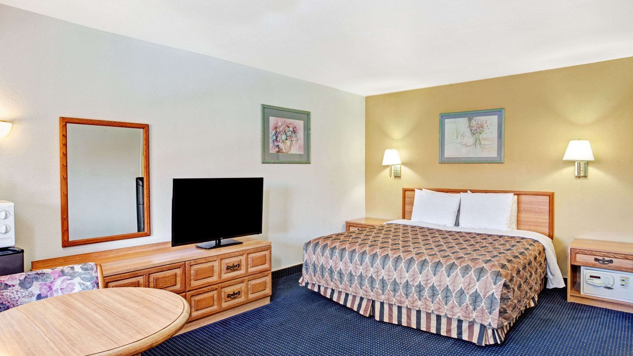Photo of Bedroom in Banning