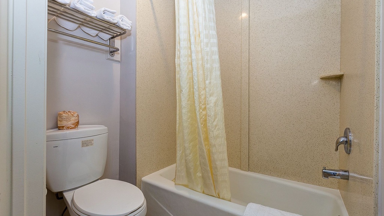 Photo of Bathroom in Northwest Anaheim