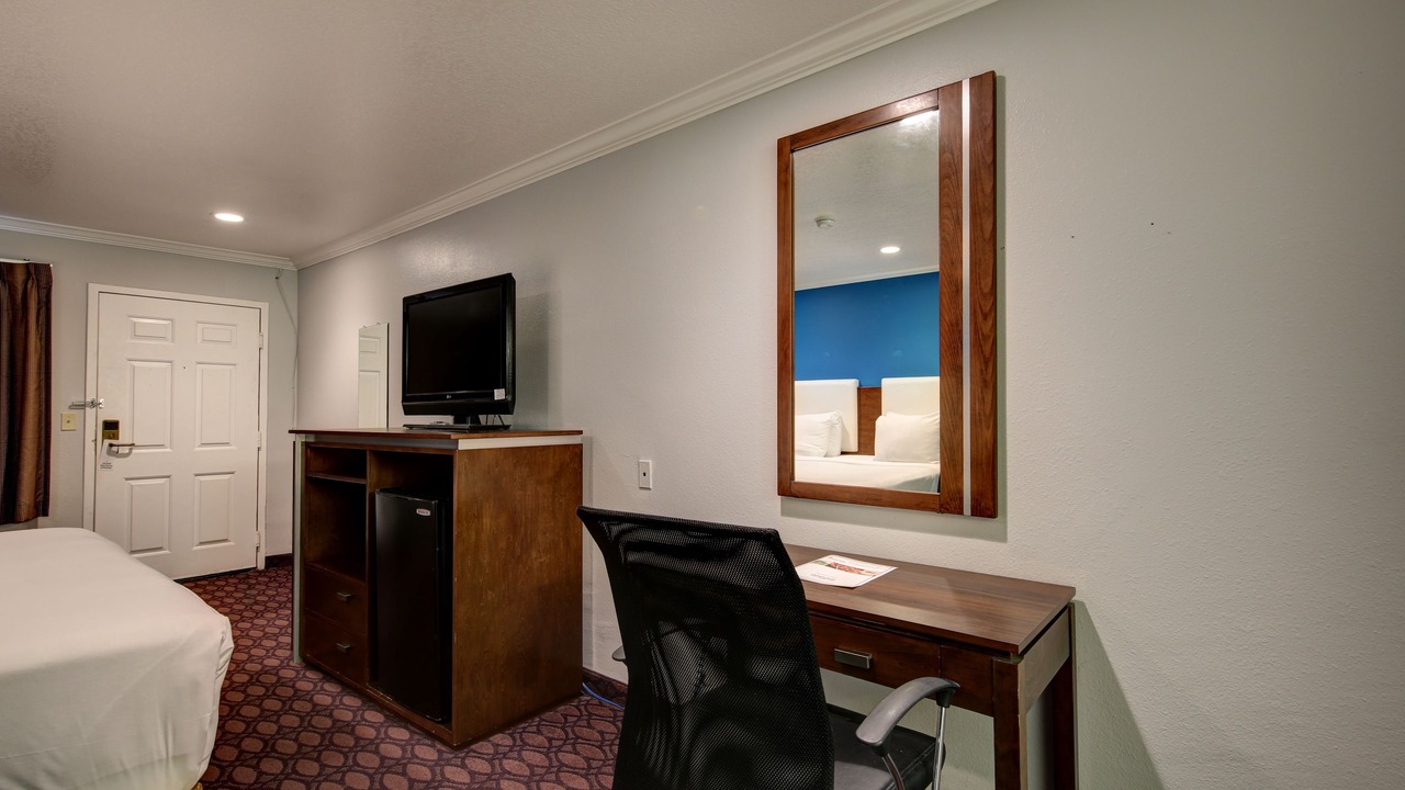 Photo of Bedroom in East Manhattan Beach