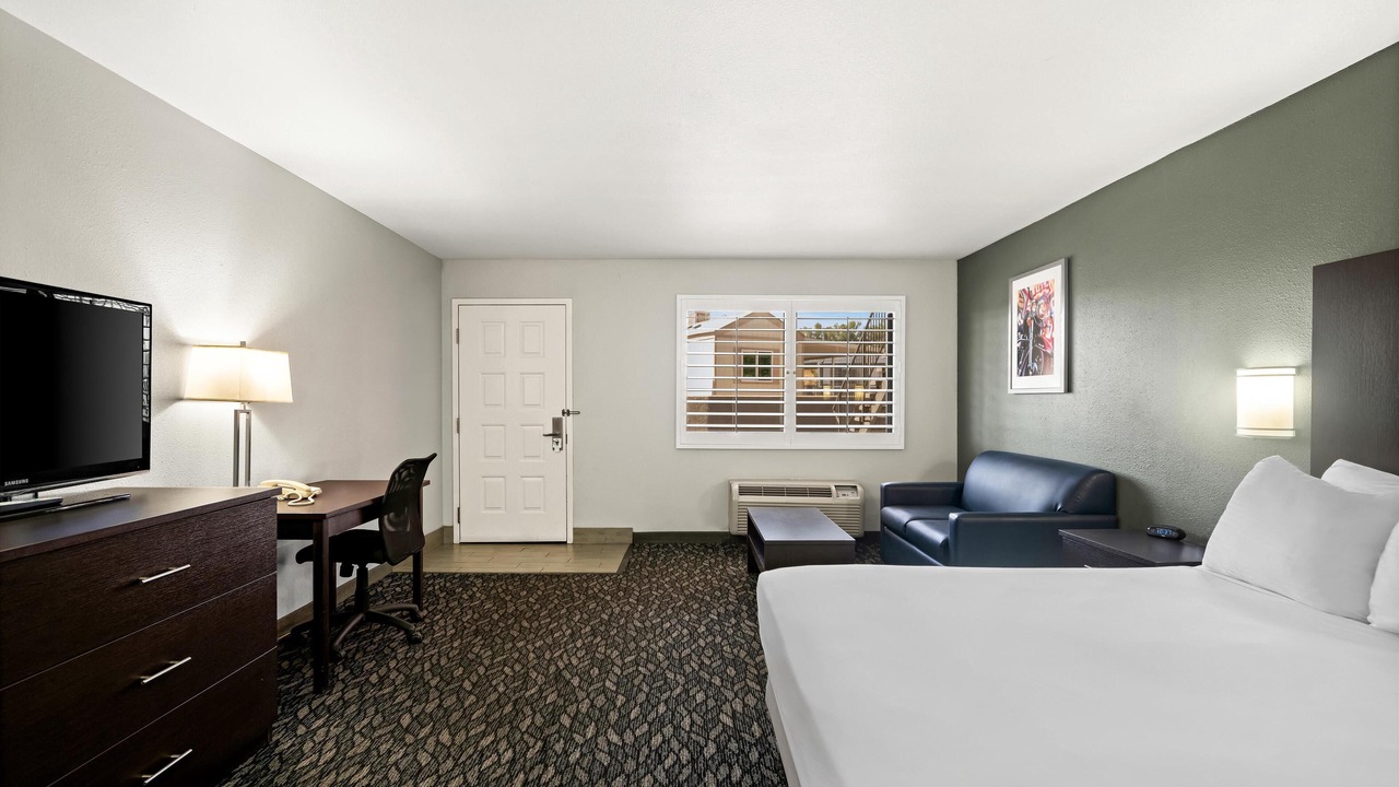 Photo of Bedroom in Barstow