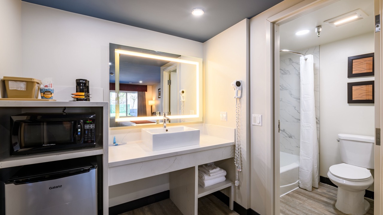 Photo of Bathroom in Lamanda Park