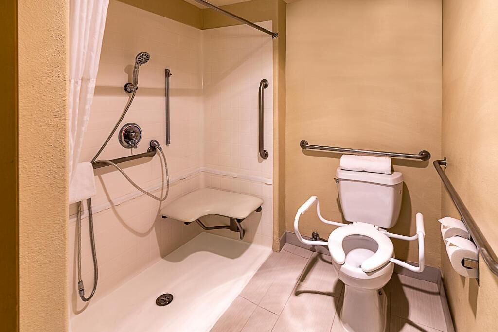 Photo of Bathroom in Lamanda Park