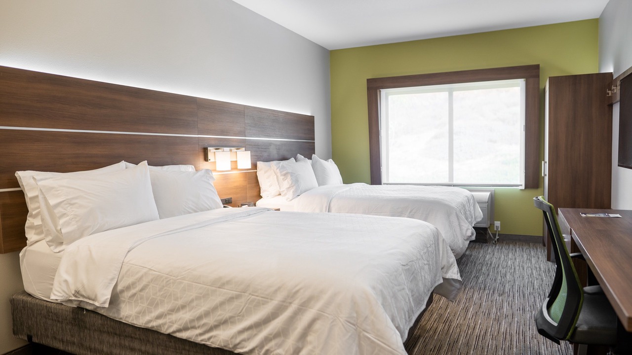 Photo of Bedroom in Lake Forest