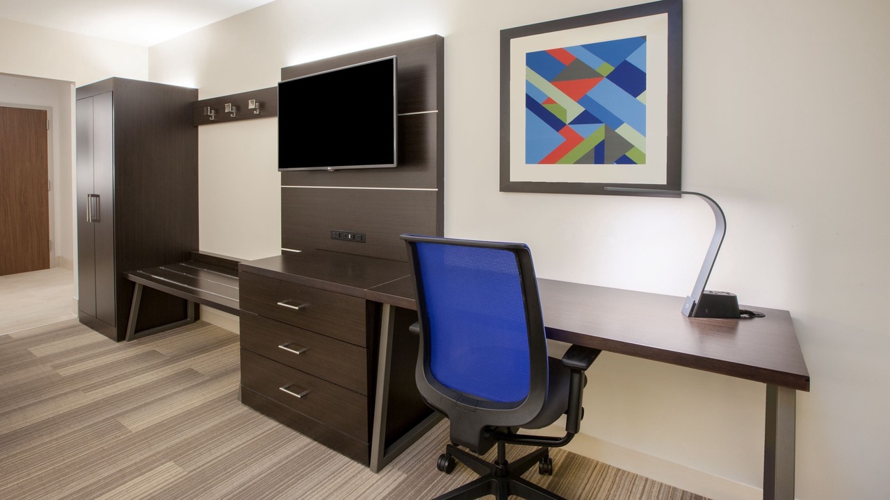 Photo of Bedroom in Lake Forest