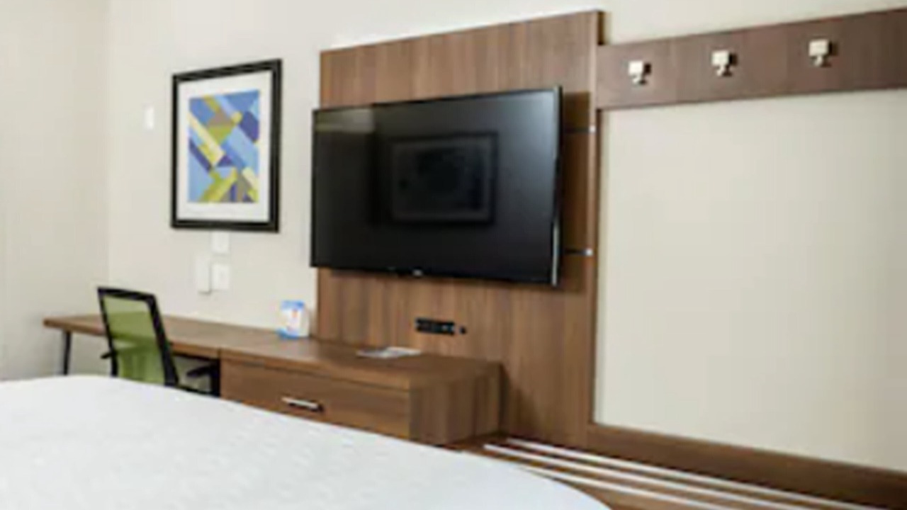 Photo of Bedroom in Lake Forest