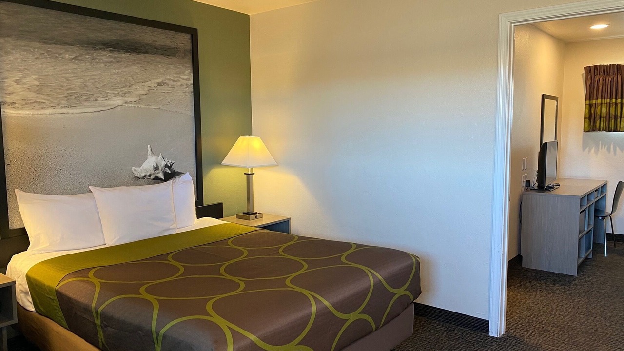 Photo of Bedroom in North Fremont Street