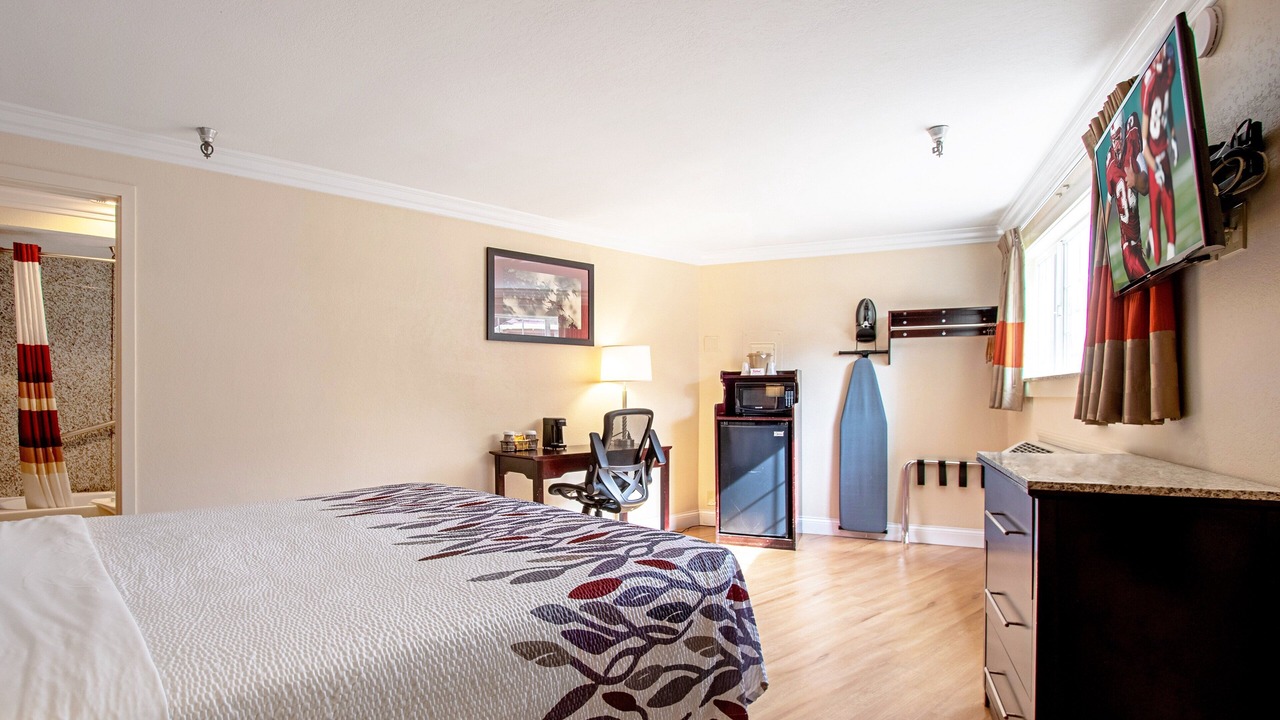 Photo of Bedroom in North Fremont Street