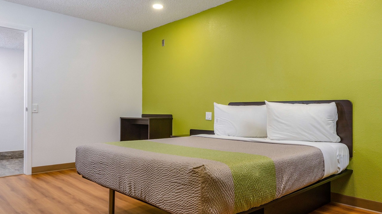 Photo of Bedroom in Raisin