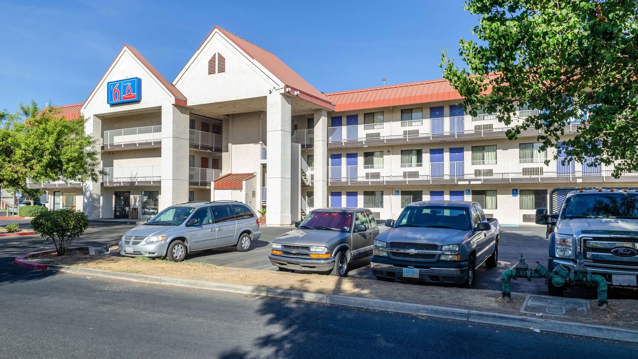 Photo of Outdoor in Raisin