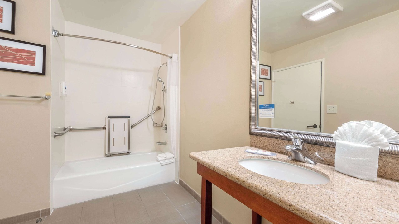 Photo of Bedroom in Mid-City