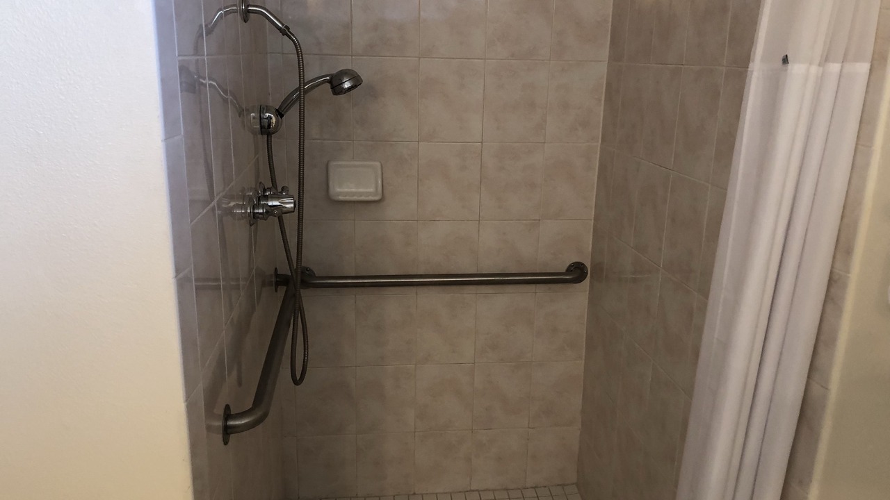 Photo of Bathroom in Lamanda Park