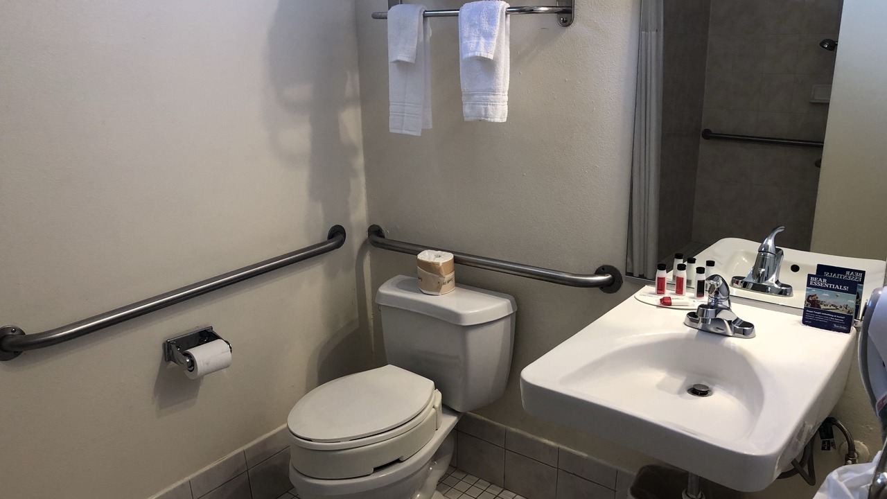 Photo of Bathroom in Lamanda Park