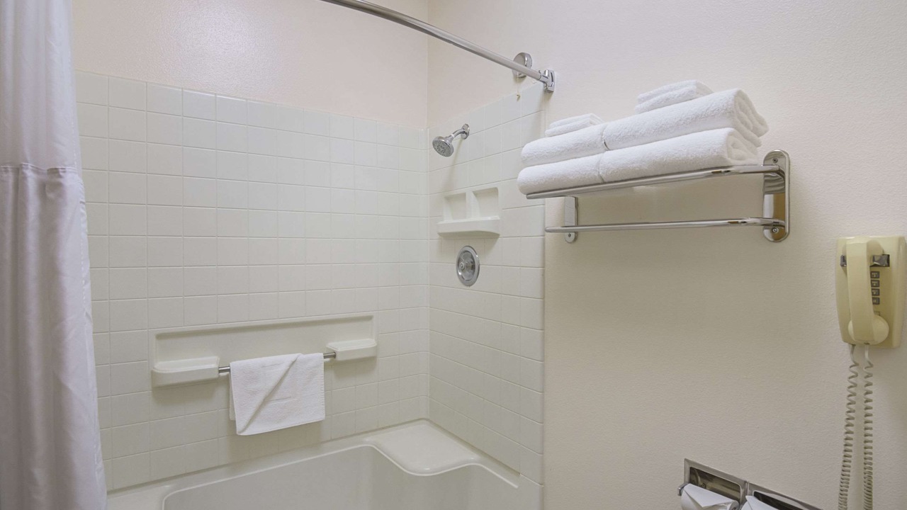 Photo of Bathroom in Raisin